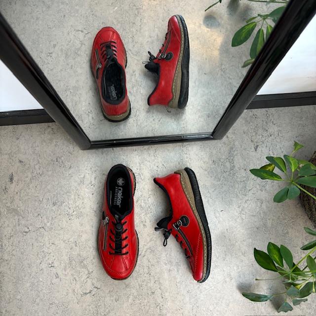 Rød slip-in sko fra Rieker