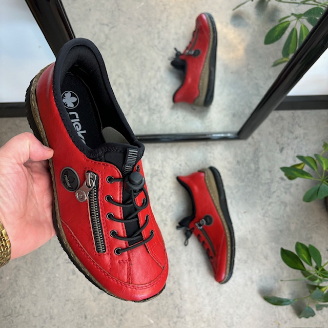 Rød slip-in sko fra Rieker