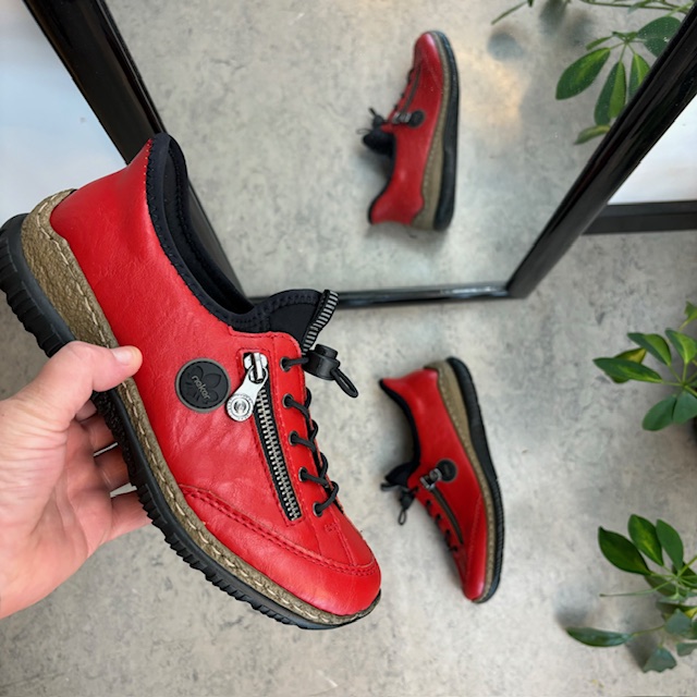 Rød slip-in sko fra Rieker