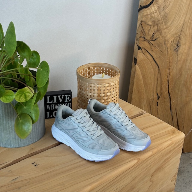 Grå pustende sko fra Endurance med god støtabsorbering