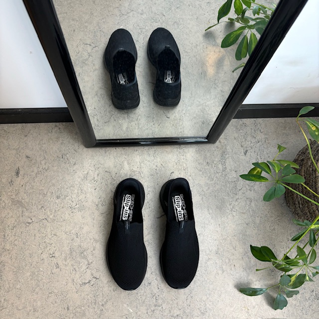 Sort Slip-ins fra Skechers med strikket ettergivende overdel