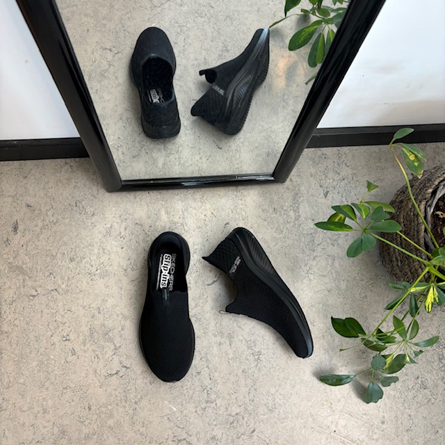 Sort Slip-ins fra Skechers med strikket ettergivende overdel