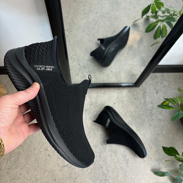 Sort Slip-ins fra Skechers med strikket ettergivende overdel