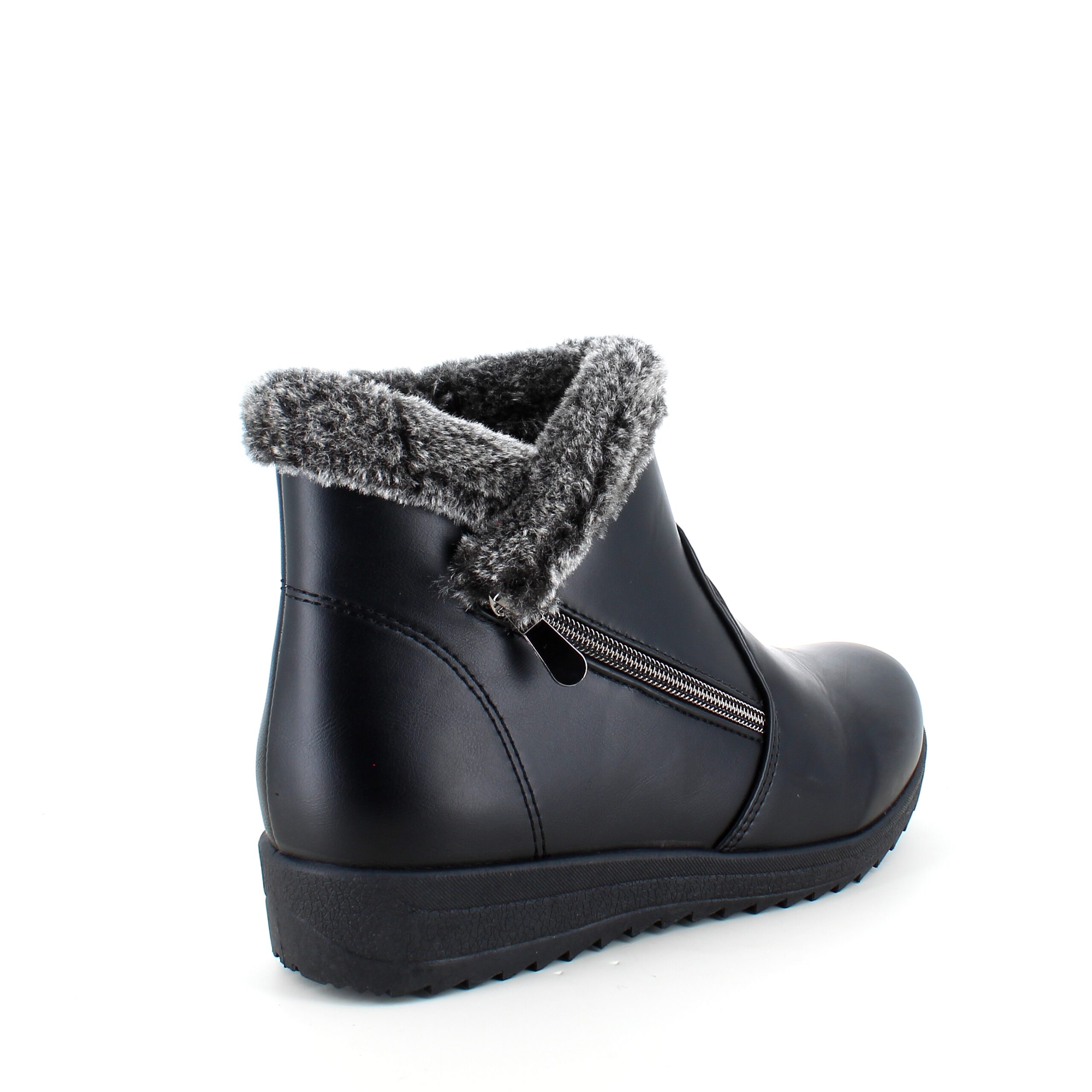 Kort svart støvel med mykt fôr