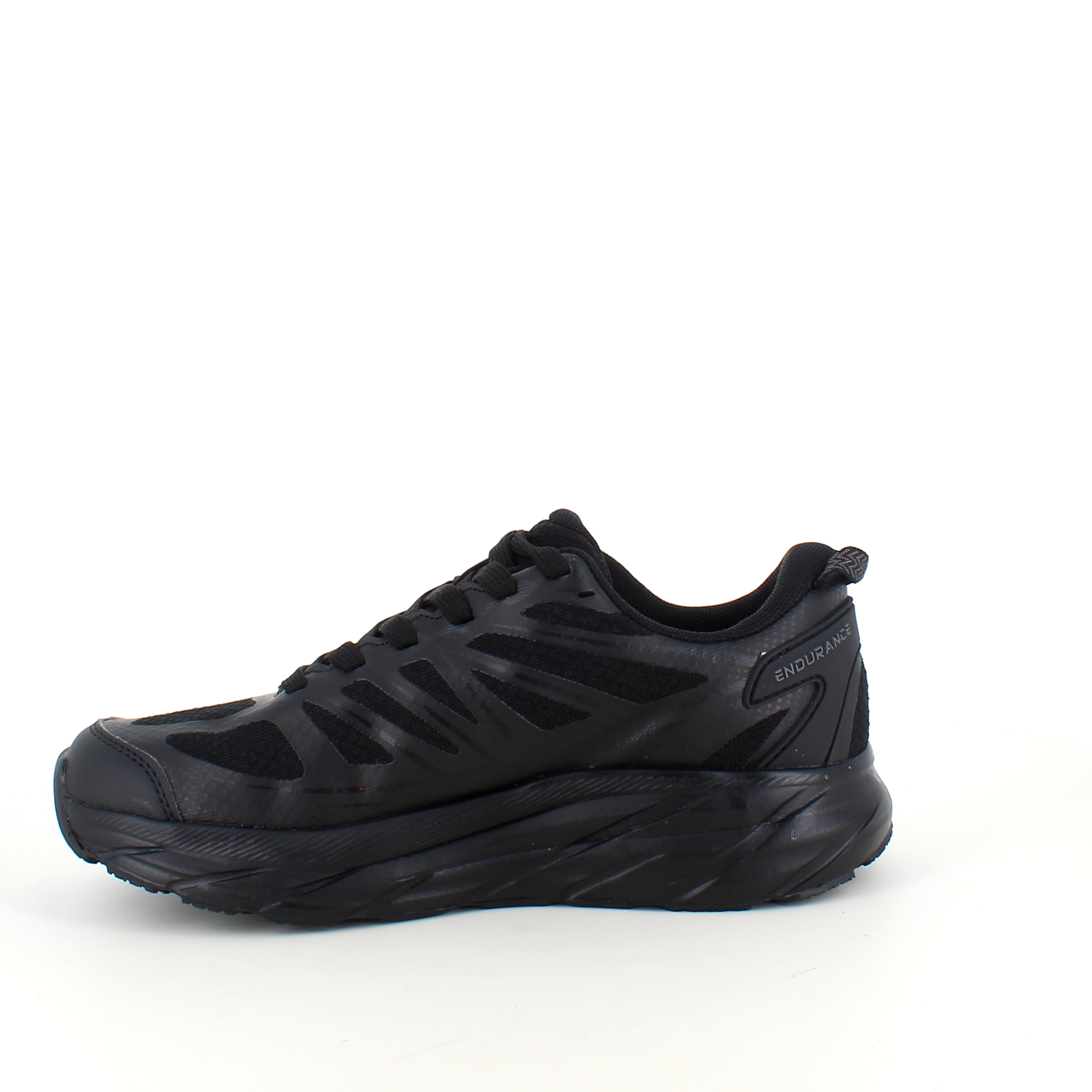 Svart pustende sko fra Endurance med god støtdemping