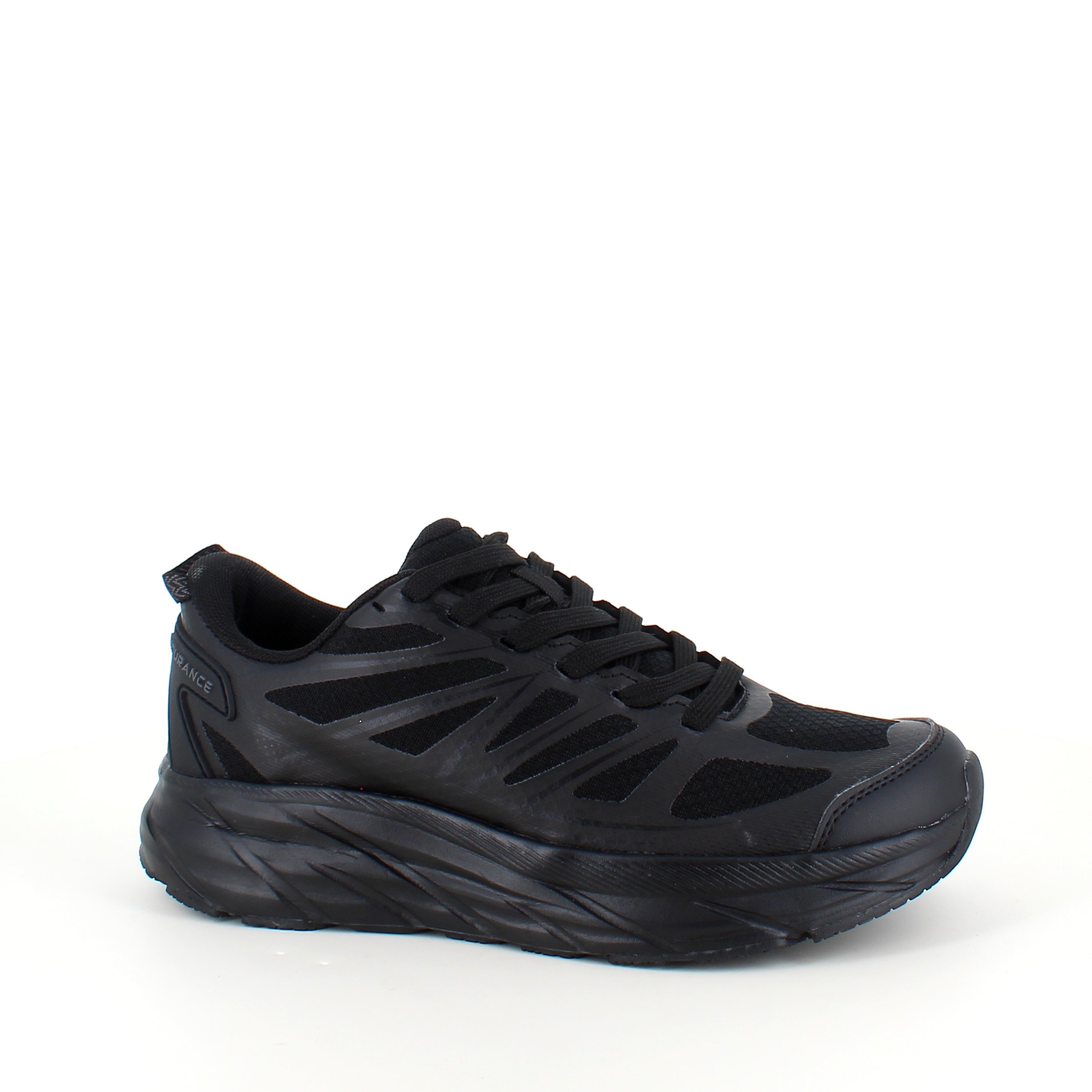 Svart pustende sko fra Endurance med god støtdemping