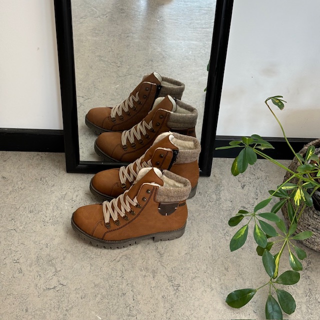 Brun Rieker vinterstøvel med både snøring og glidelås