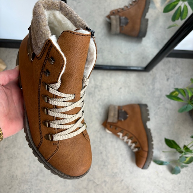 Brun Rieker vinterstøvel med både snøring og glidelås