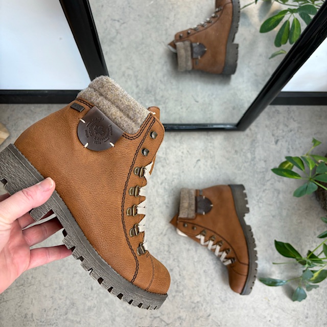 Brun Rieker vinterstøvel med både snøring og glidelås