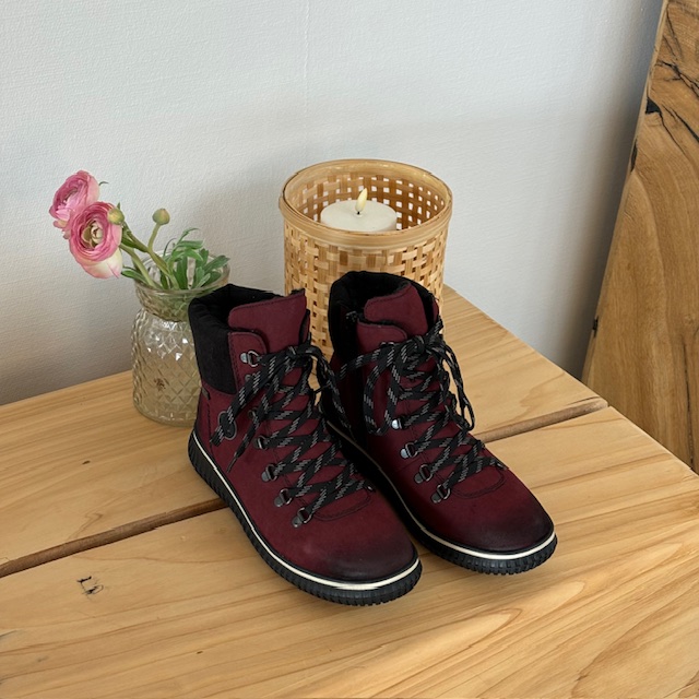 Vinrød Rieker vinterstøvel med god svangstøtte