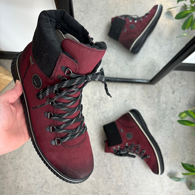 Vinrød Rieker vinterstøvel med god svangstøtte