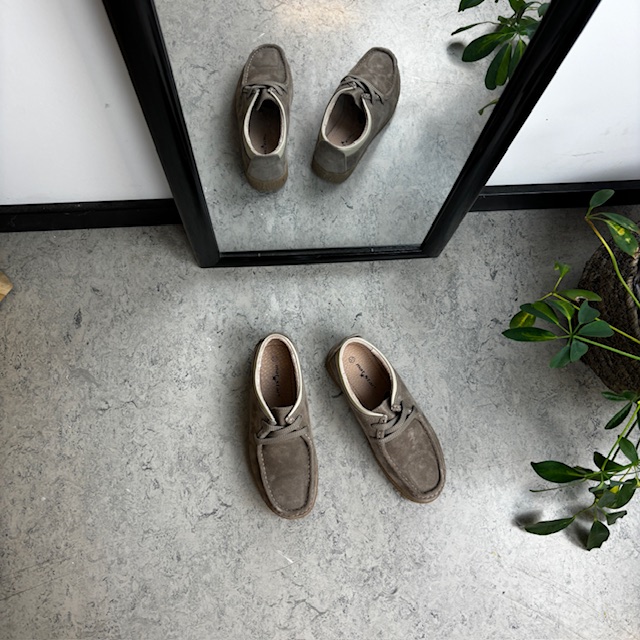 Beige semsket sko med rågummisåle