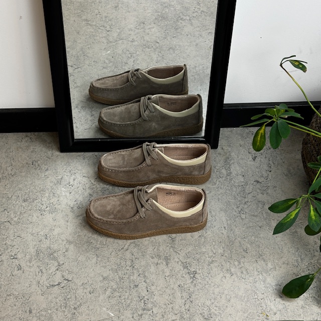 Beige semsket sko med rågummisåle