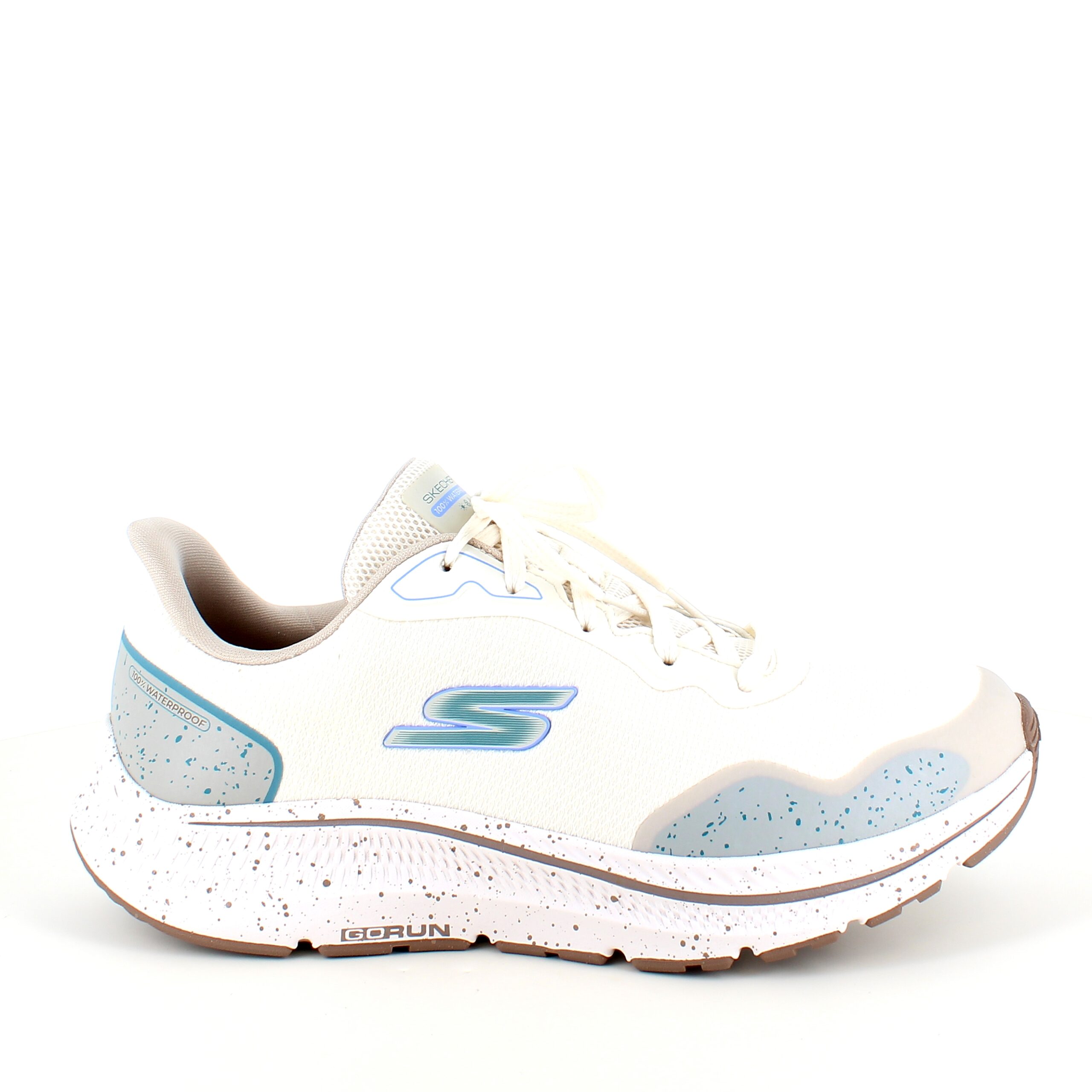 Hvite, vanntette og pustende Skechers-sko