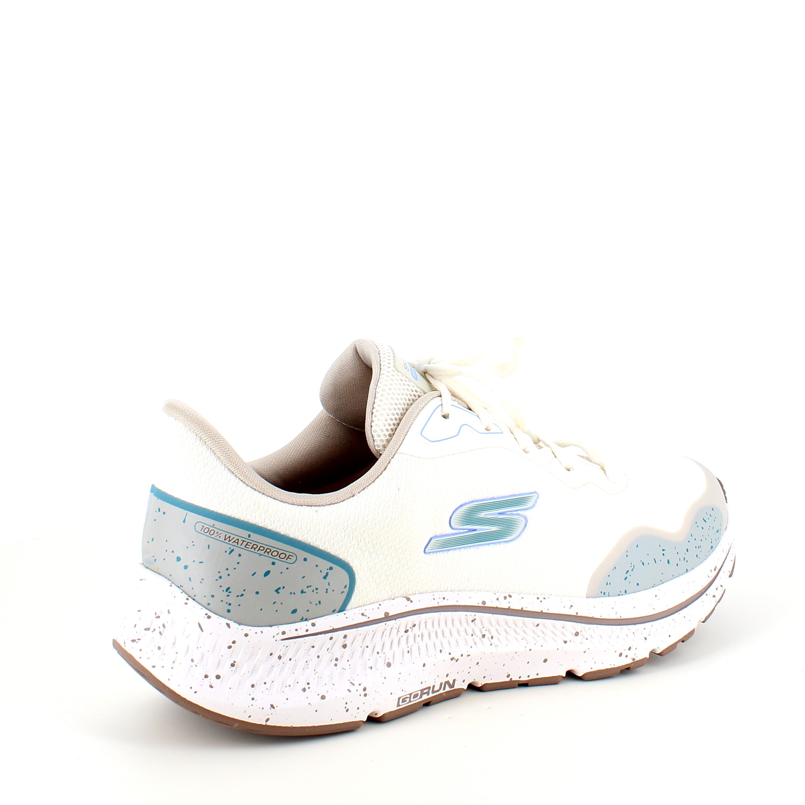Hvite, vanntette og pustende Skechers-sko