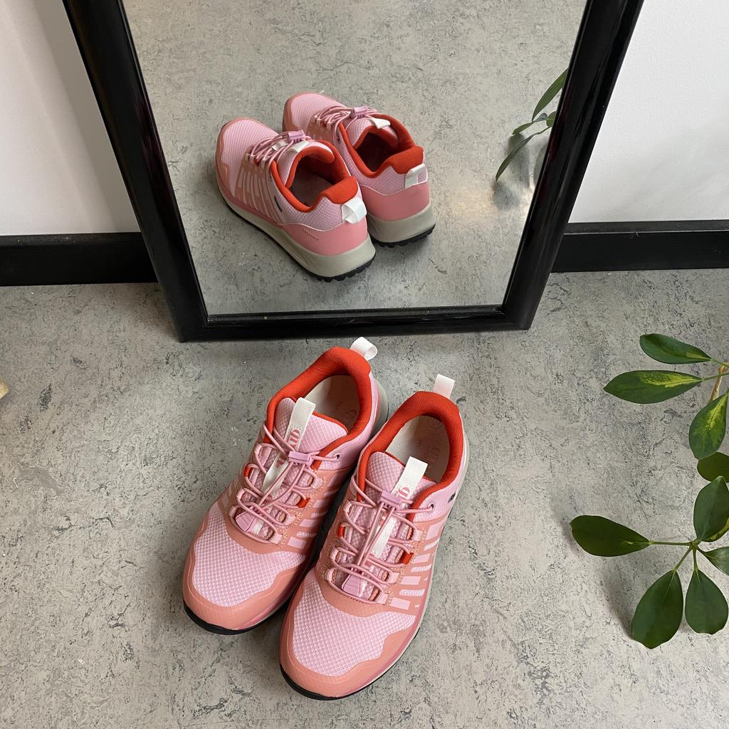 Vanntett, rosa lettvektssko fra Green Comfort med god svangstøtte.