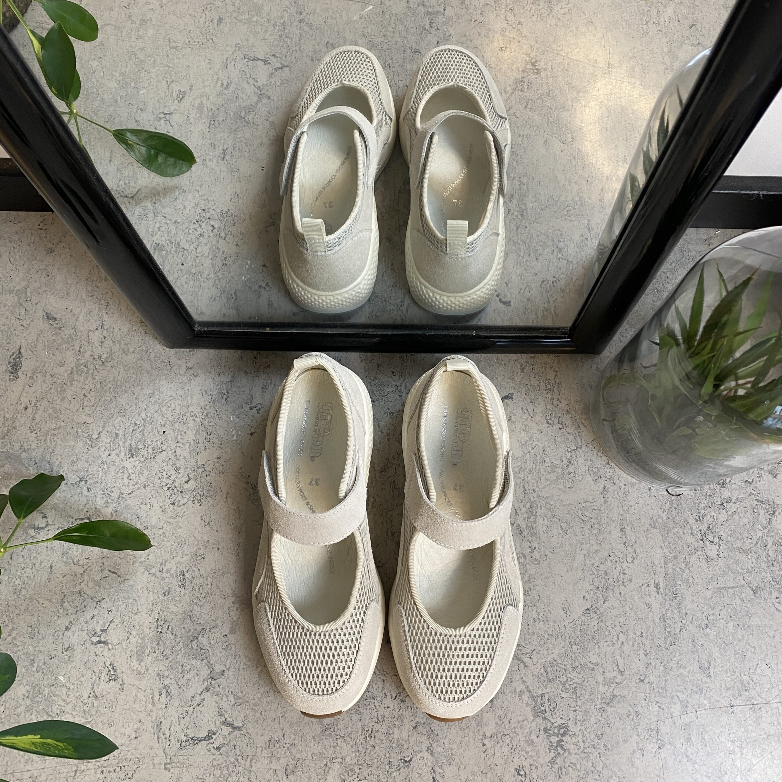 Hvit ballerina fra Green Comfort med svangstøtte og borrelåsrem