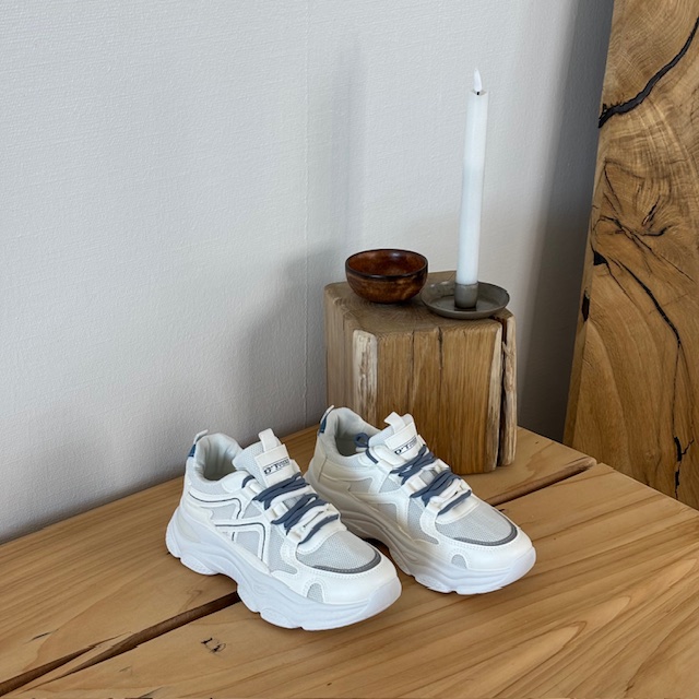 Hvite sportssko med ekstra hælstøtdemping