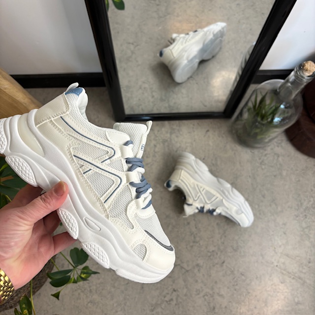 Hvite sportssko med ekstra hælstøtdemping