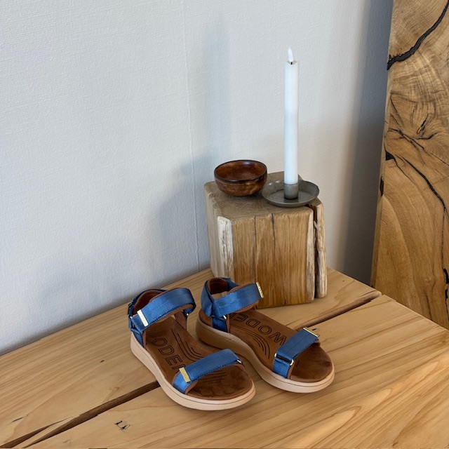 Smart blå sandal fra Woden