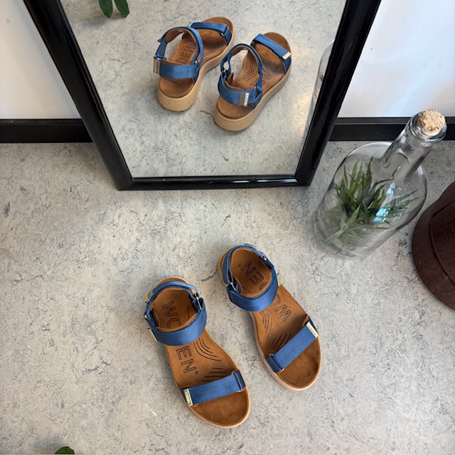 Smart blå sandal fra Woden
