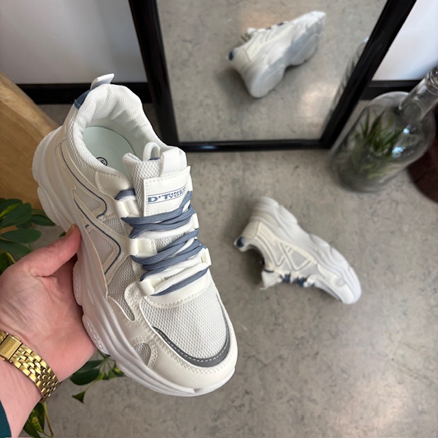 Hvite sportssko med ekstra hælstøtdemping