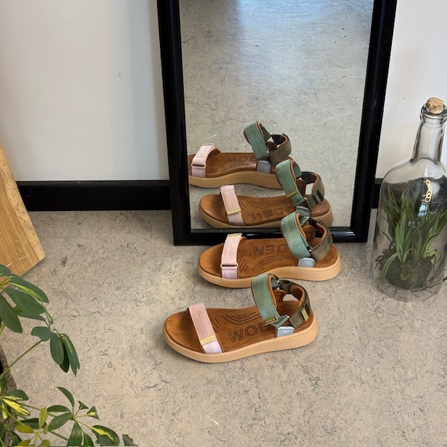 Smart flerfarget sandal fra Woden