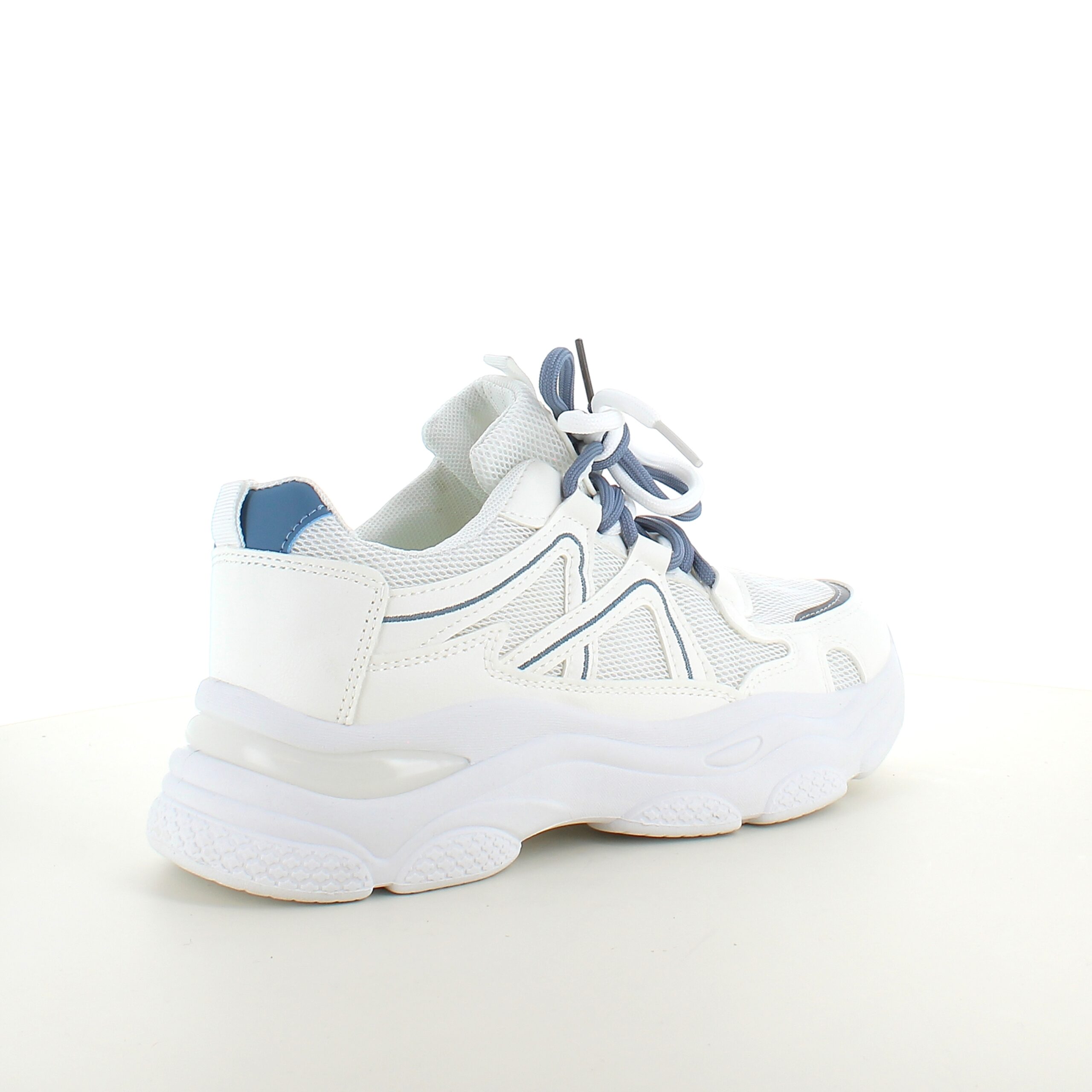 Hvite sportssko med ekstra hælstøtdemping