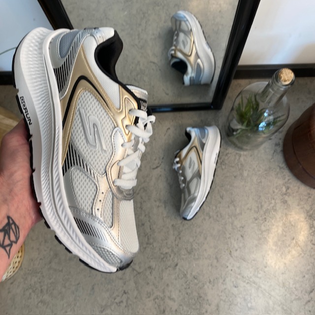 Pustende Skechers GoRun sko