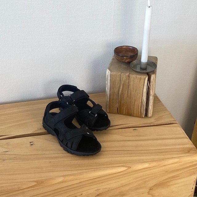 Behagelig og praktisk arbeidssandal – Svart