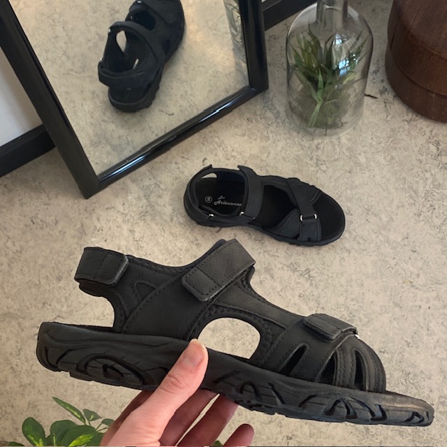 Behagelig og praktisk arbeidssandal – Svart