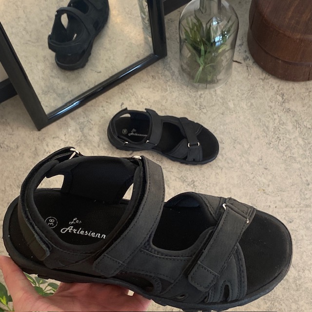 Behagelig og praktisk arbeidssandal – Svart