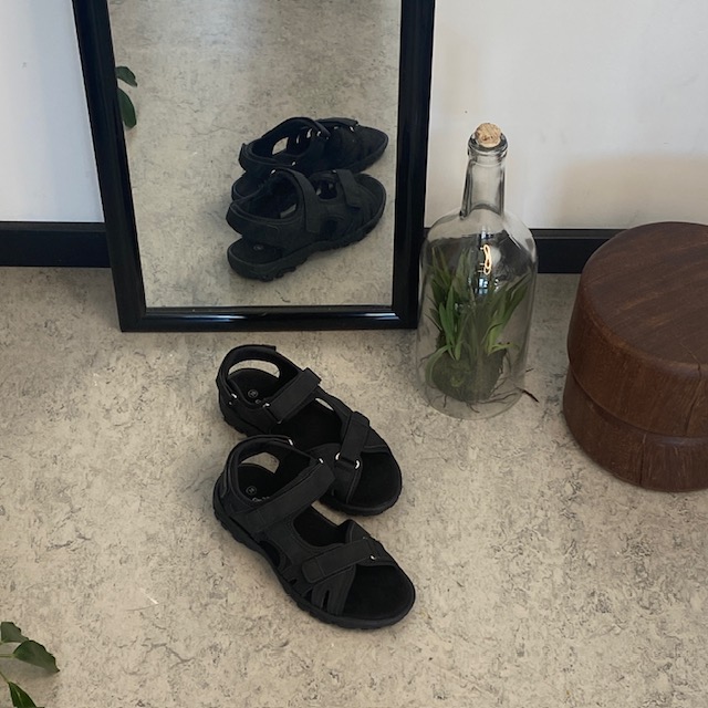 Behagelig og praktisk arbeidssandal – Svart