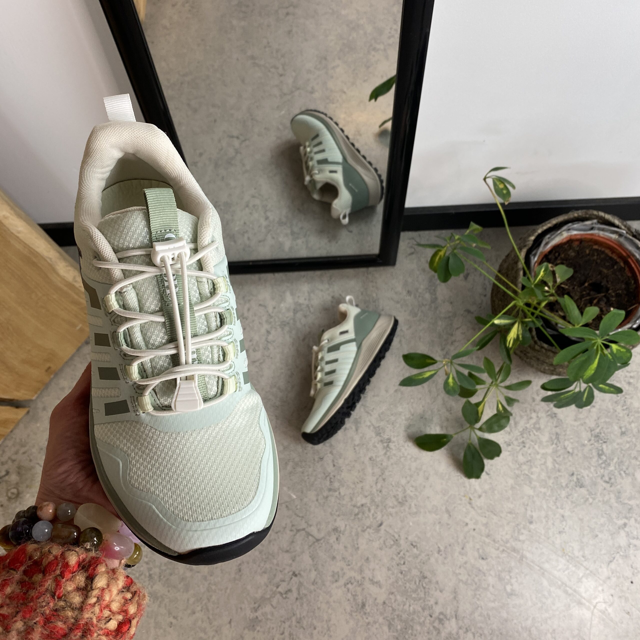 Vanntett, mintgrønn lettvektssko fra Green Comfort med god svangstøtte.