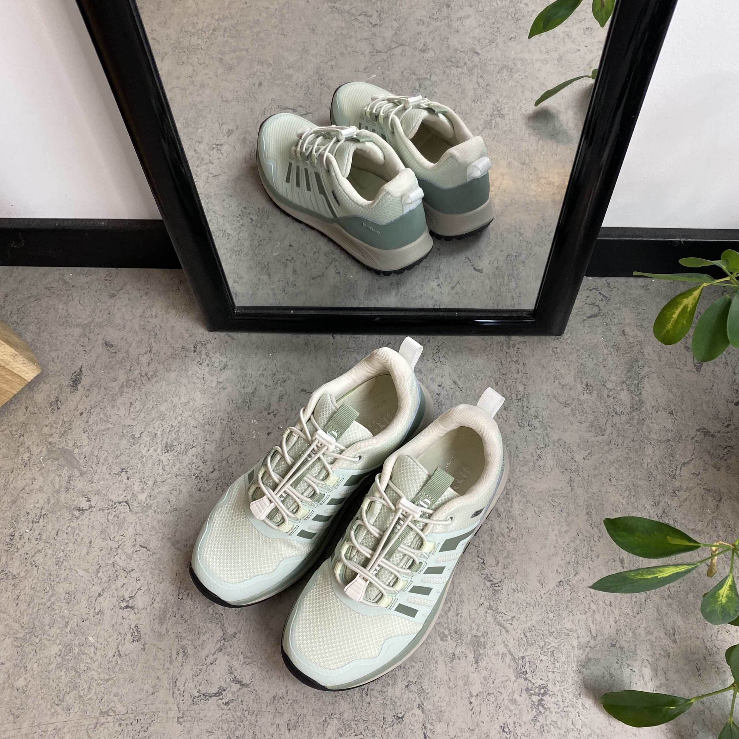 Vanntett, mintgrønn lettvektssko fra Green Comfort med god svangstøtte.