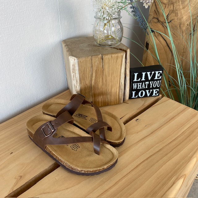 Biosandal i brun med den mykeste sålen