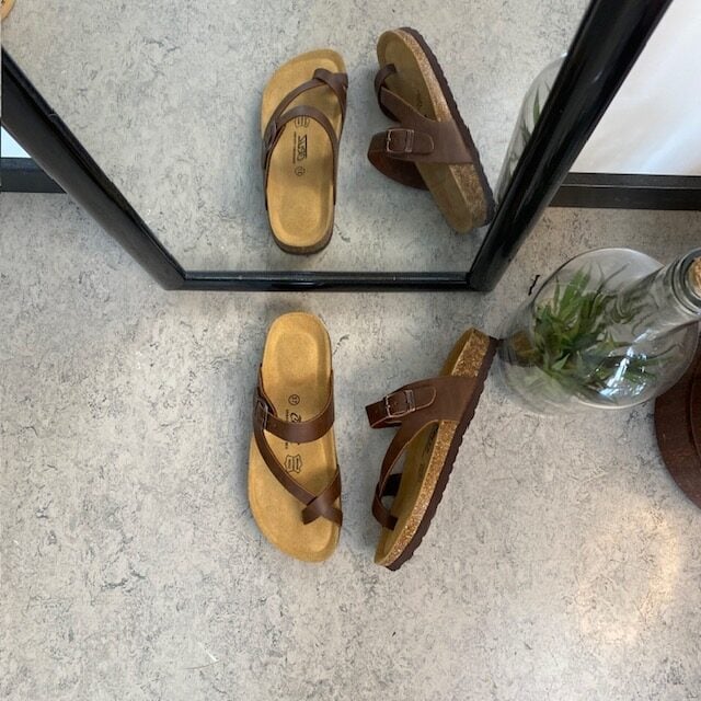 Biosandal i brun med den mykeste sålen