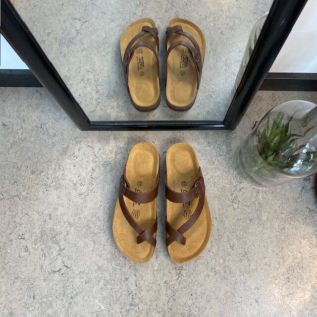 Biosandal i brun med den mykeste sålen