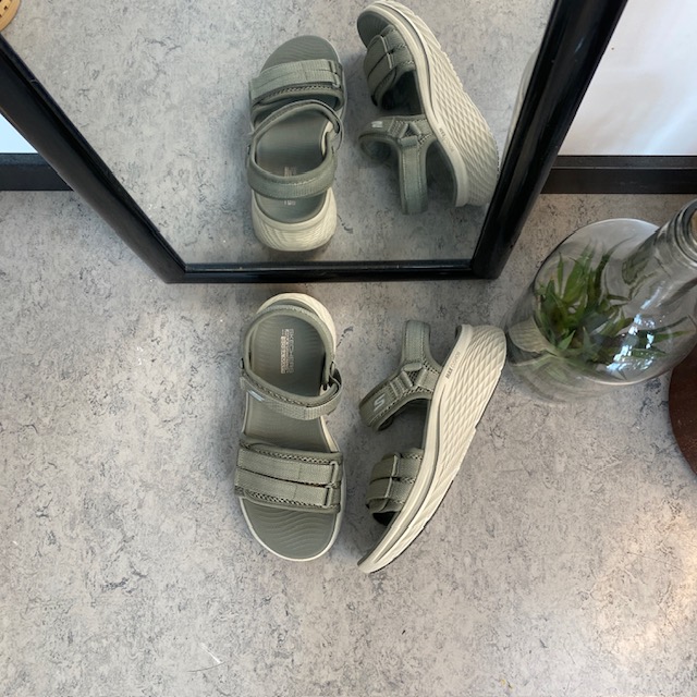 Grøn Skechers Max Cushioning Elite 2.0 Sandal med god fotbuestøtte