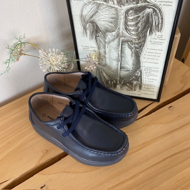 Marinefargede skinnsko med rullsko og svangstøtte