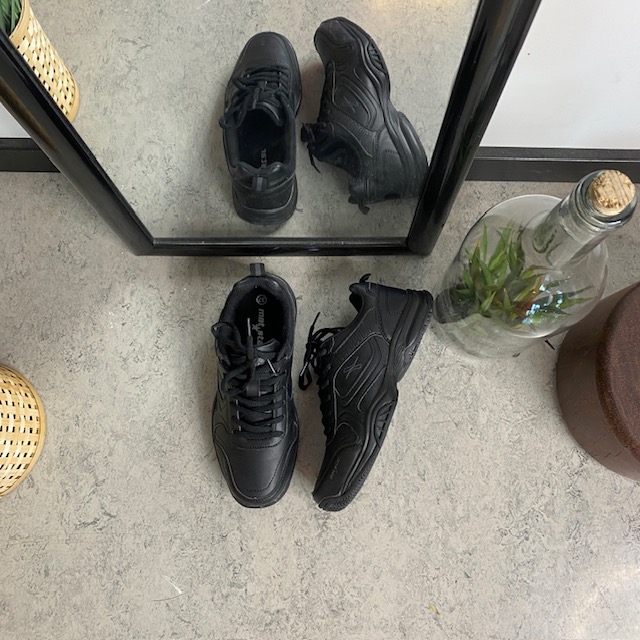 Svarte joggesko med svangstøtte