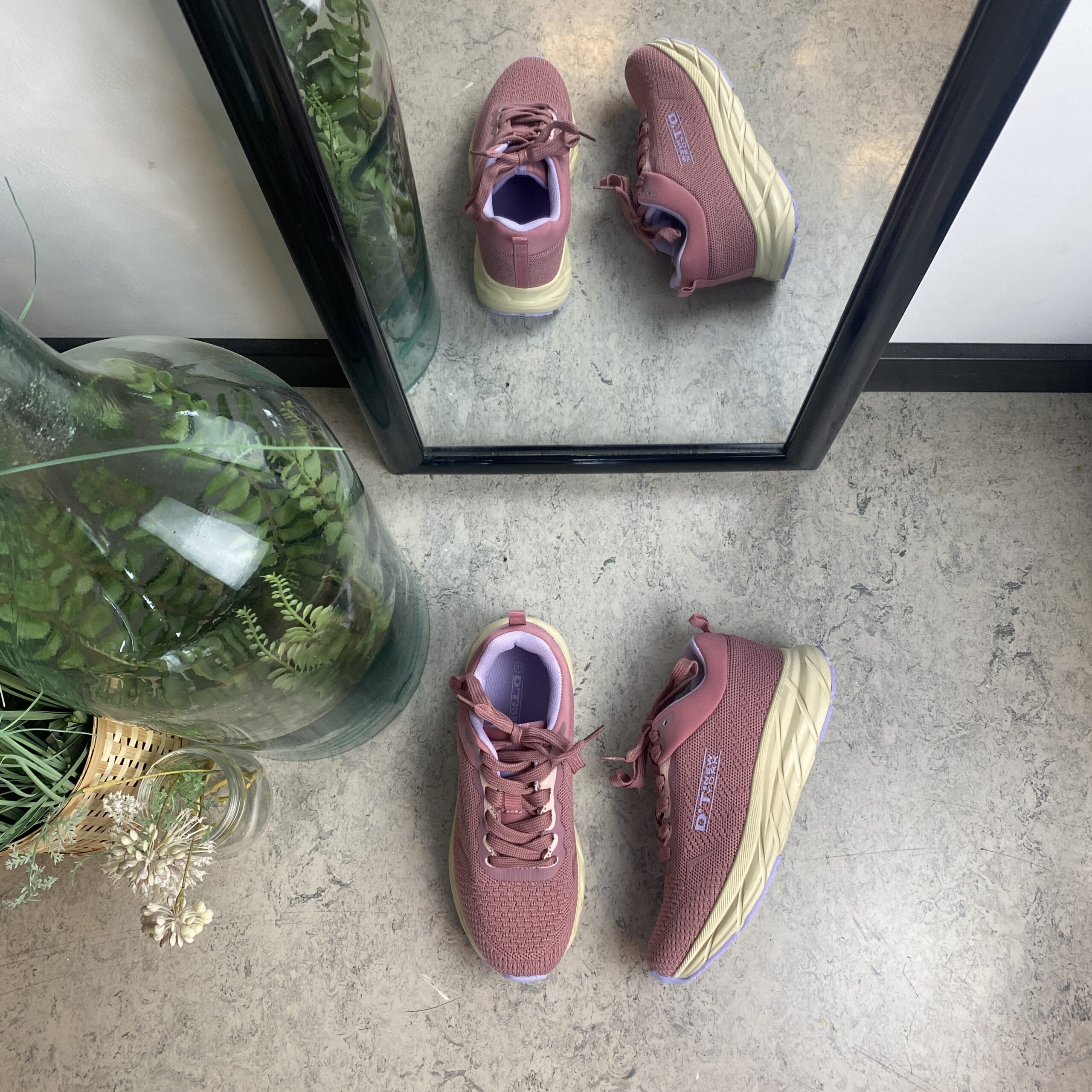 Rosa lette sko med støtabsorberende såle