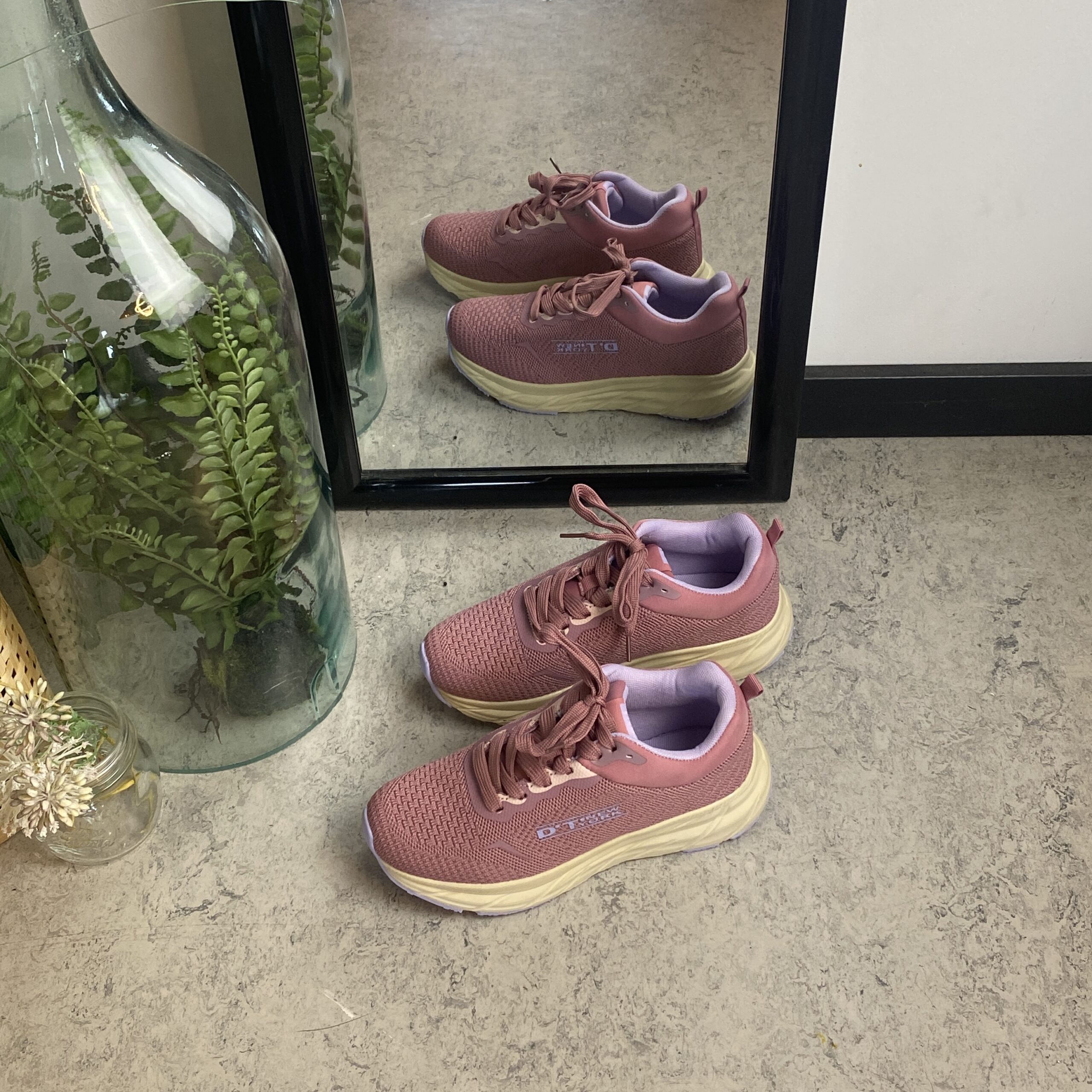 Rosa lette sko med støtabsorberende såle