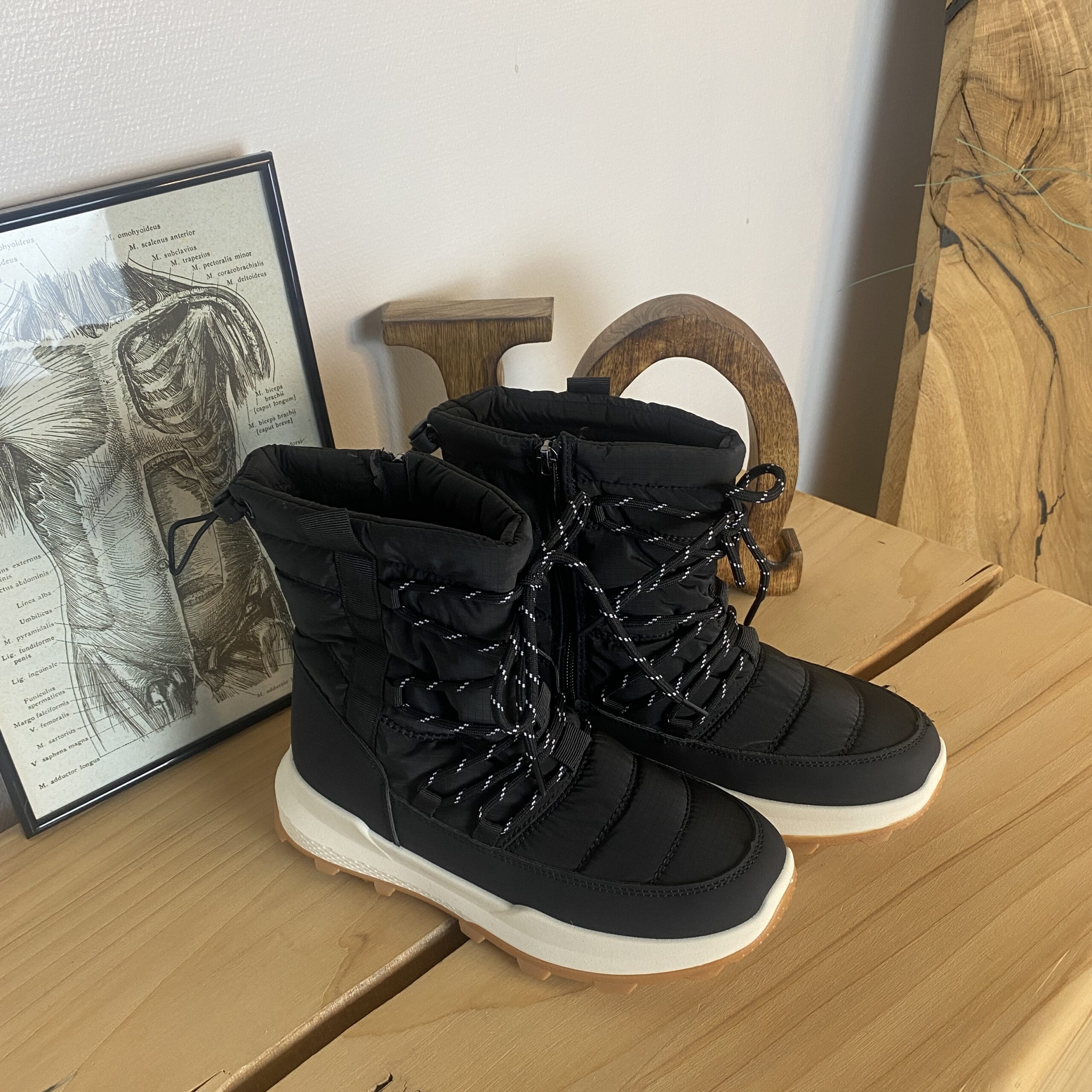 Svart vinterstøvel med deilig mykt fôr