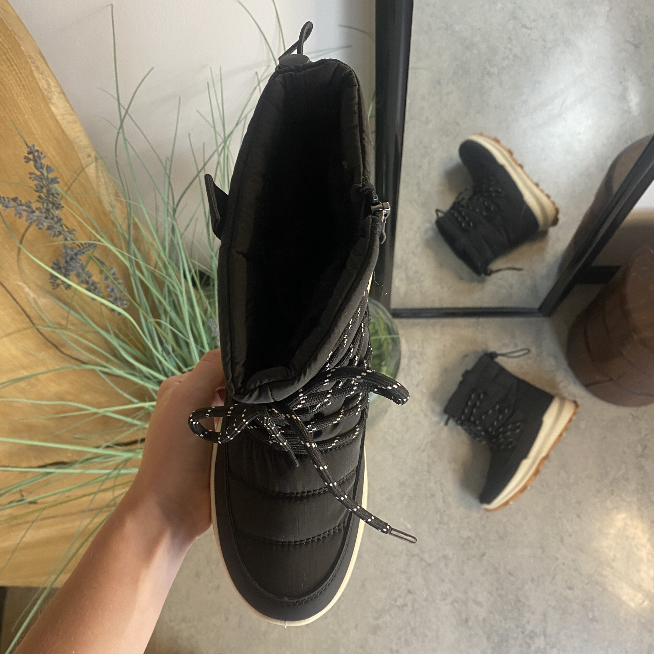 Svart vinterstøvel med deilig mykt fôr