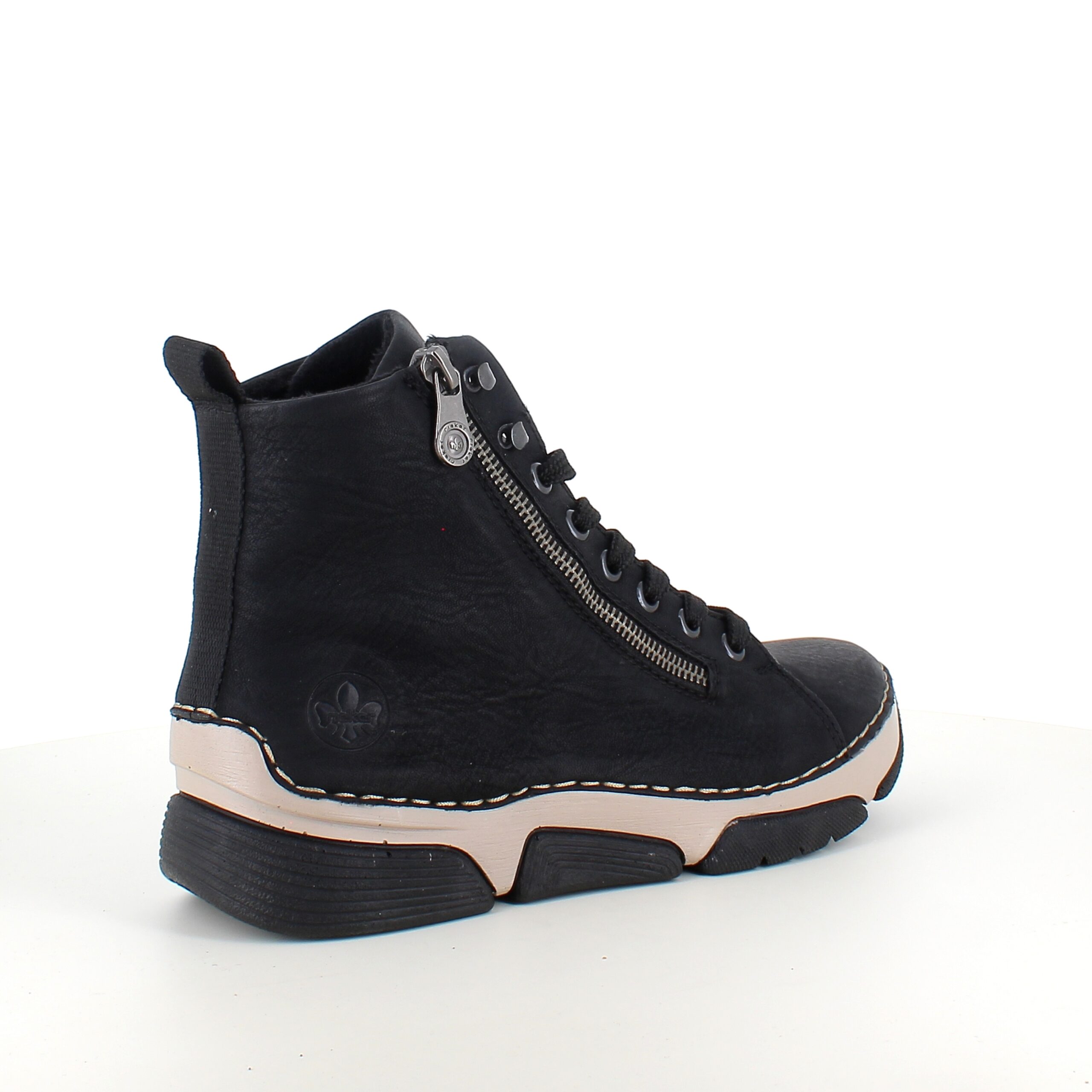 Svart Rieker støvel med god støtabsorbering