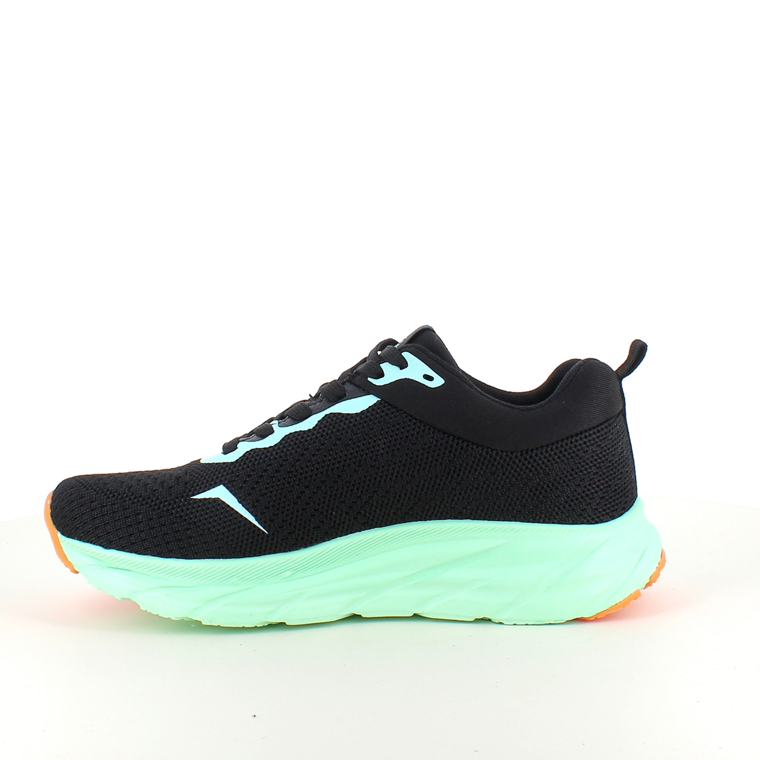 Svart lettvektsko med støtabsorberende såle