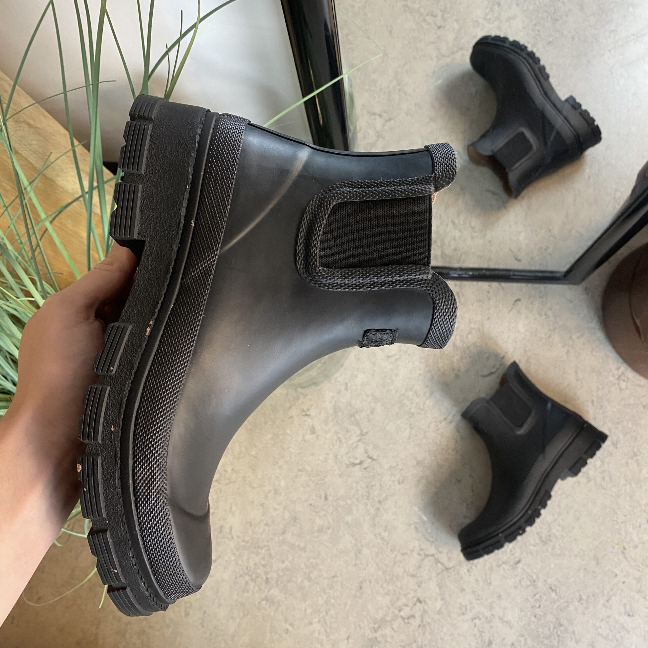 Klassisk svart Woden gummistøvel med kort skaft