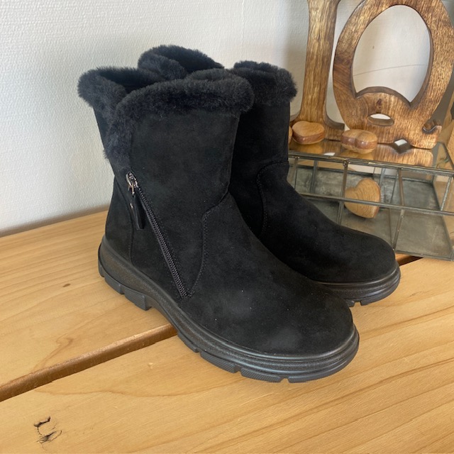 Svart damestøvel med varmt fôr og glidelås
