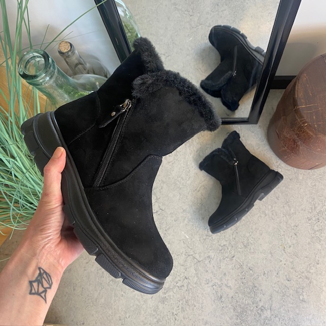 Svart damestøvel med varmt fôr og glidelås